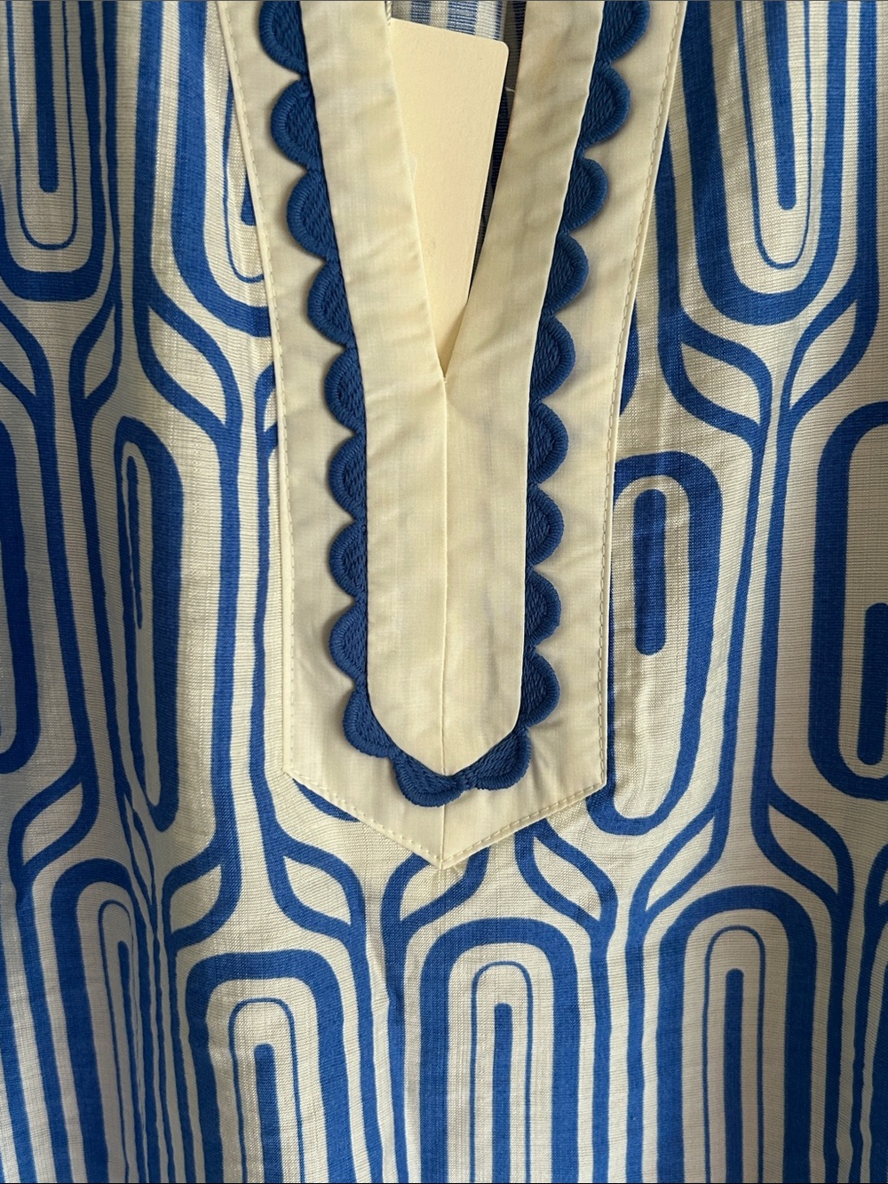 Entro Blue Geometric V-Neck Short Sleeve Top - NWT Small - Picture 4 of 6